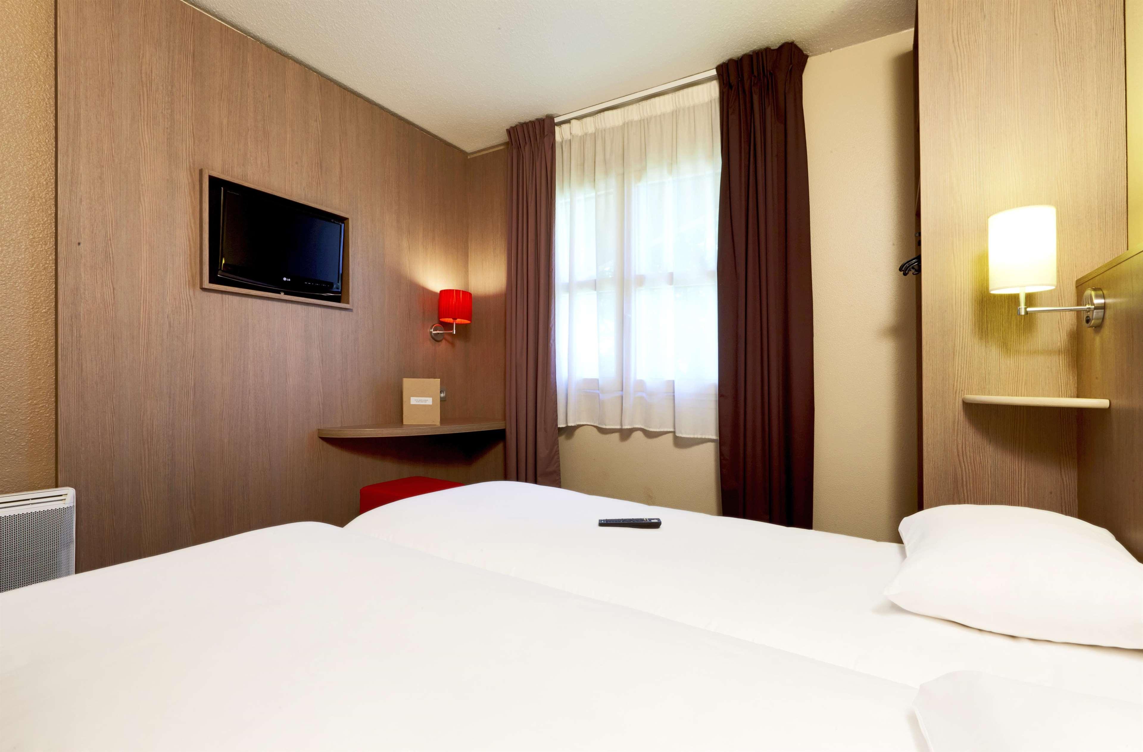 Brit Hotel Essentiel Cholet Kültér fotó