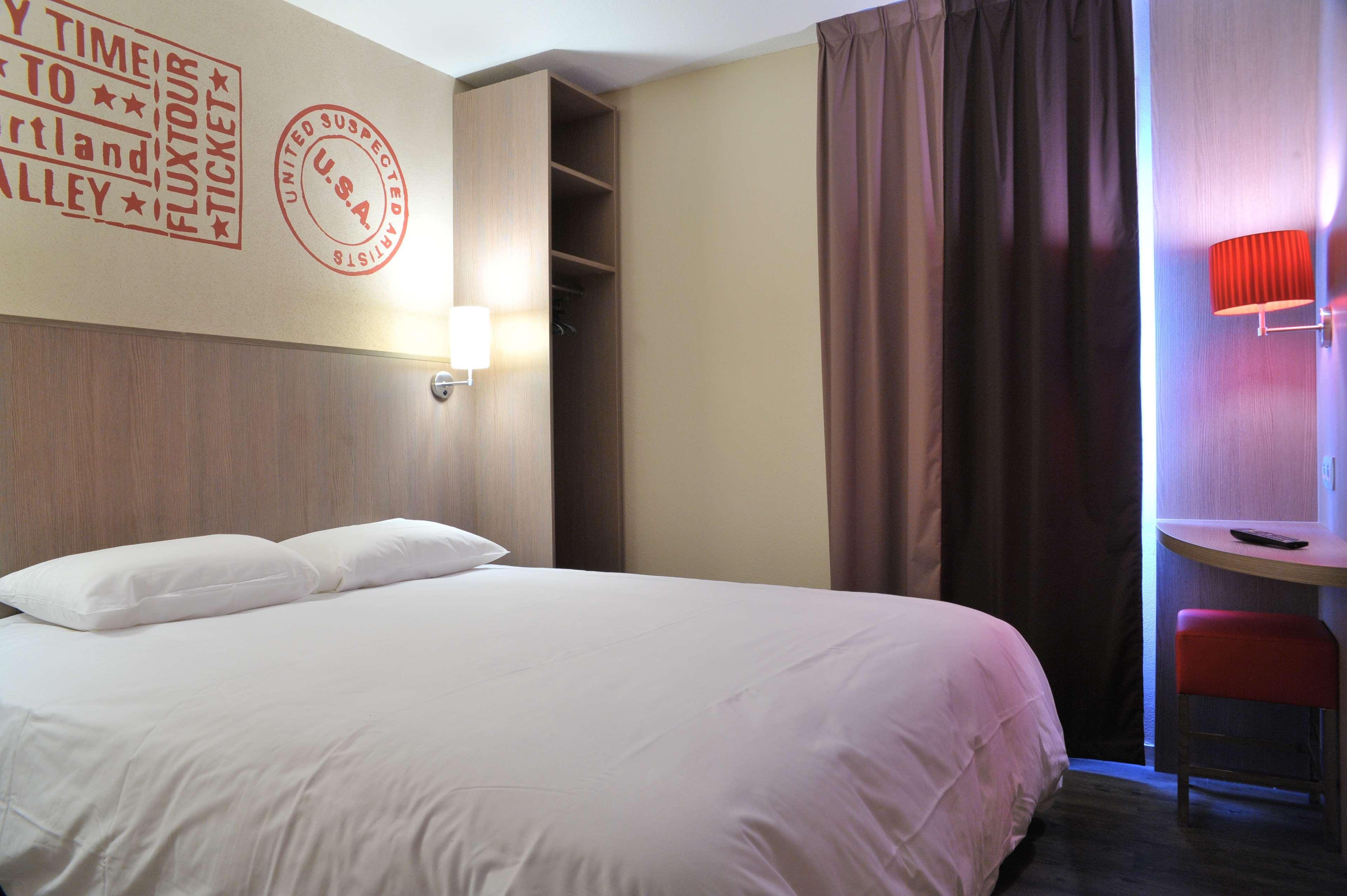 Brit Hotel Essentiel Cholet Kültér fotó