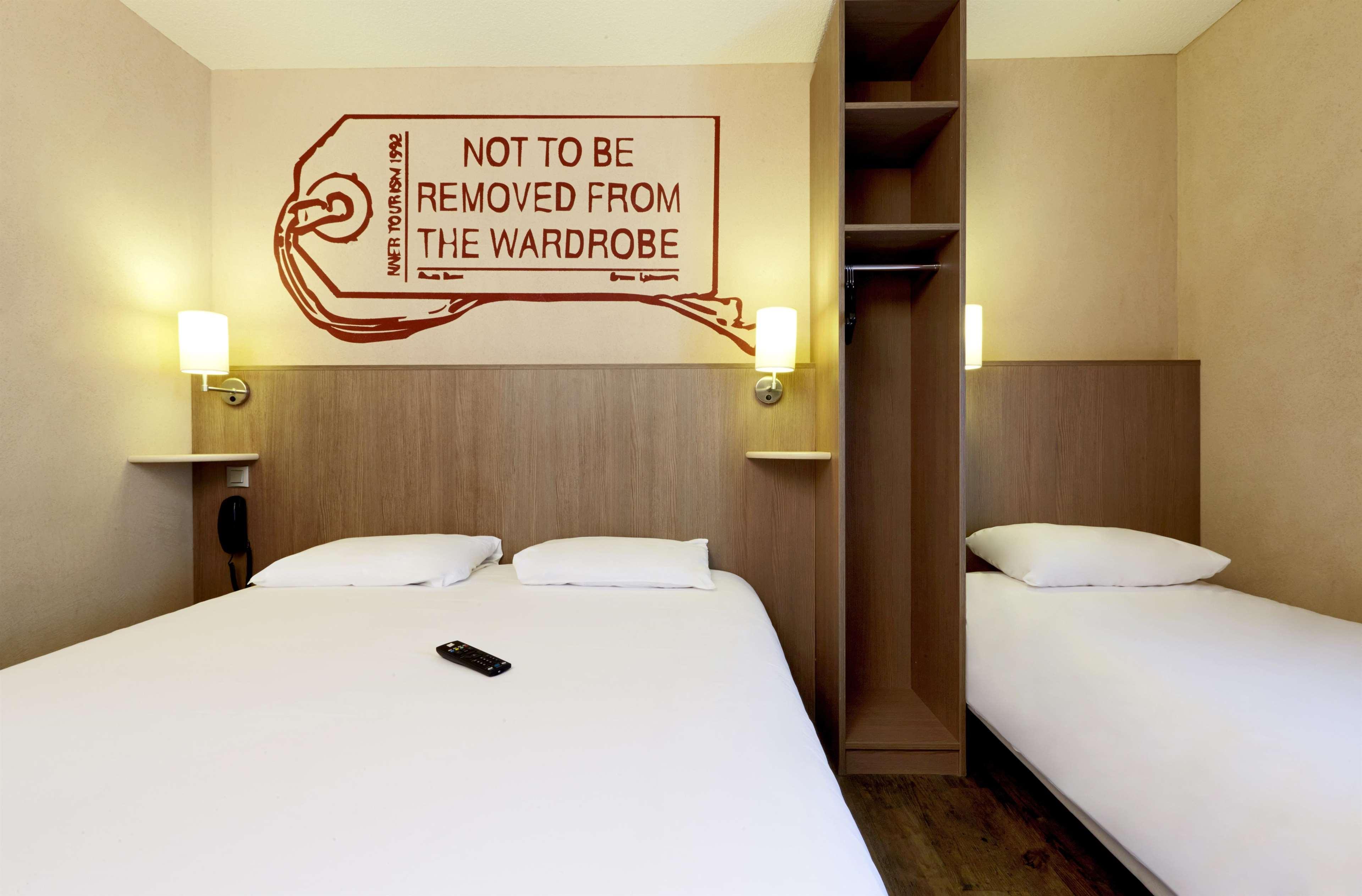 Brit Hotel Essentiel Cholet Kültér fotó