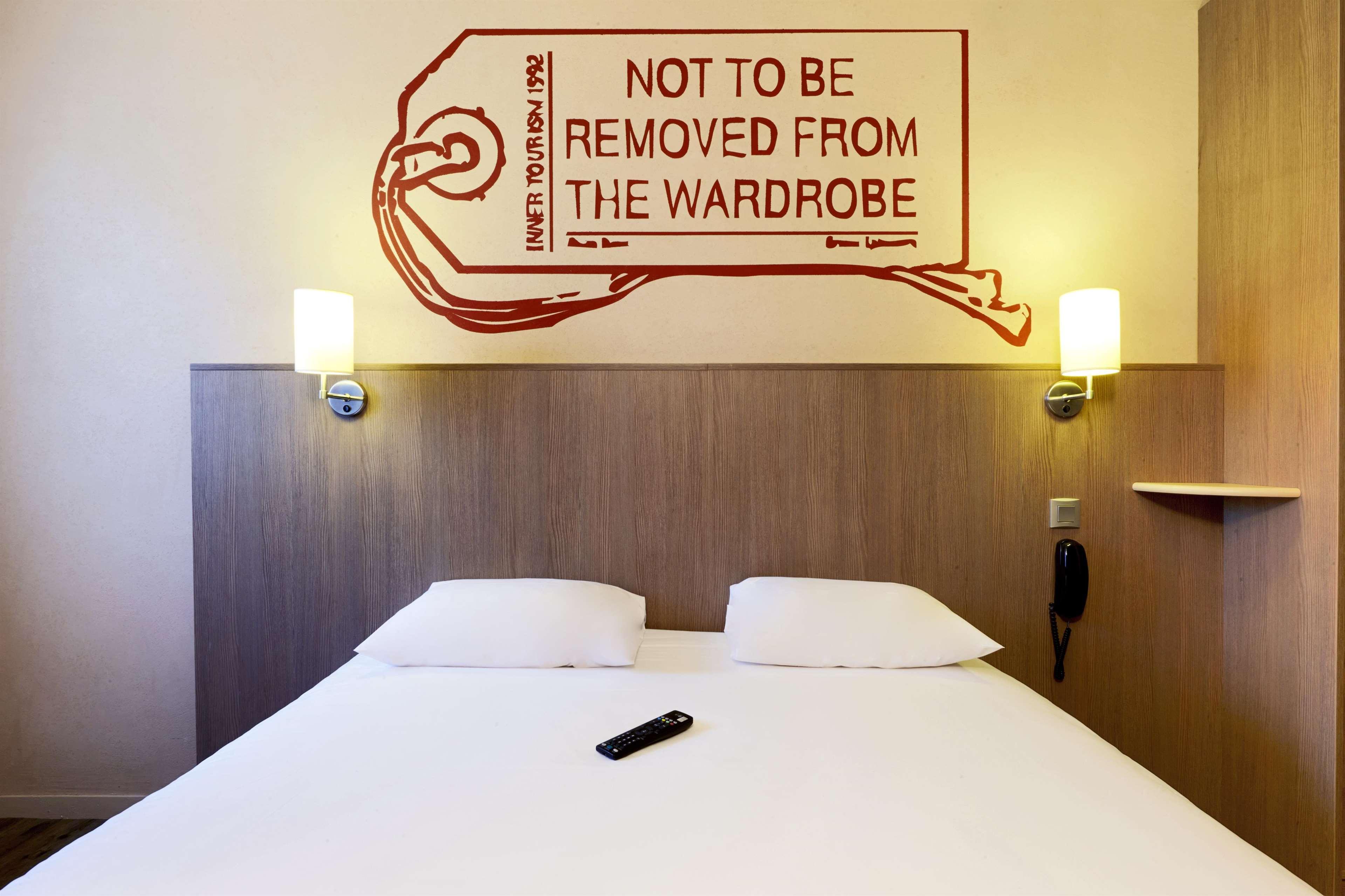 Brit Hotel Essentiel Cholet Kültér fotó