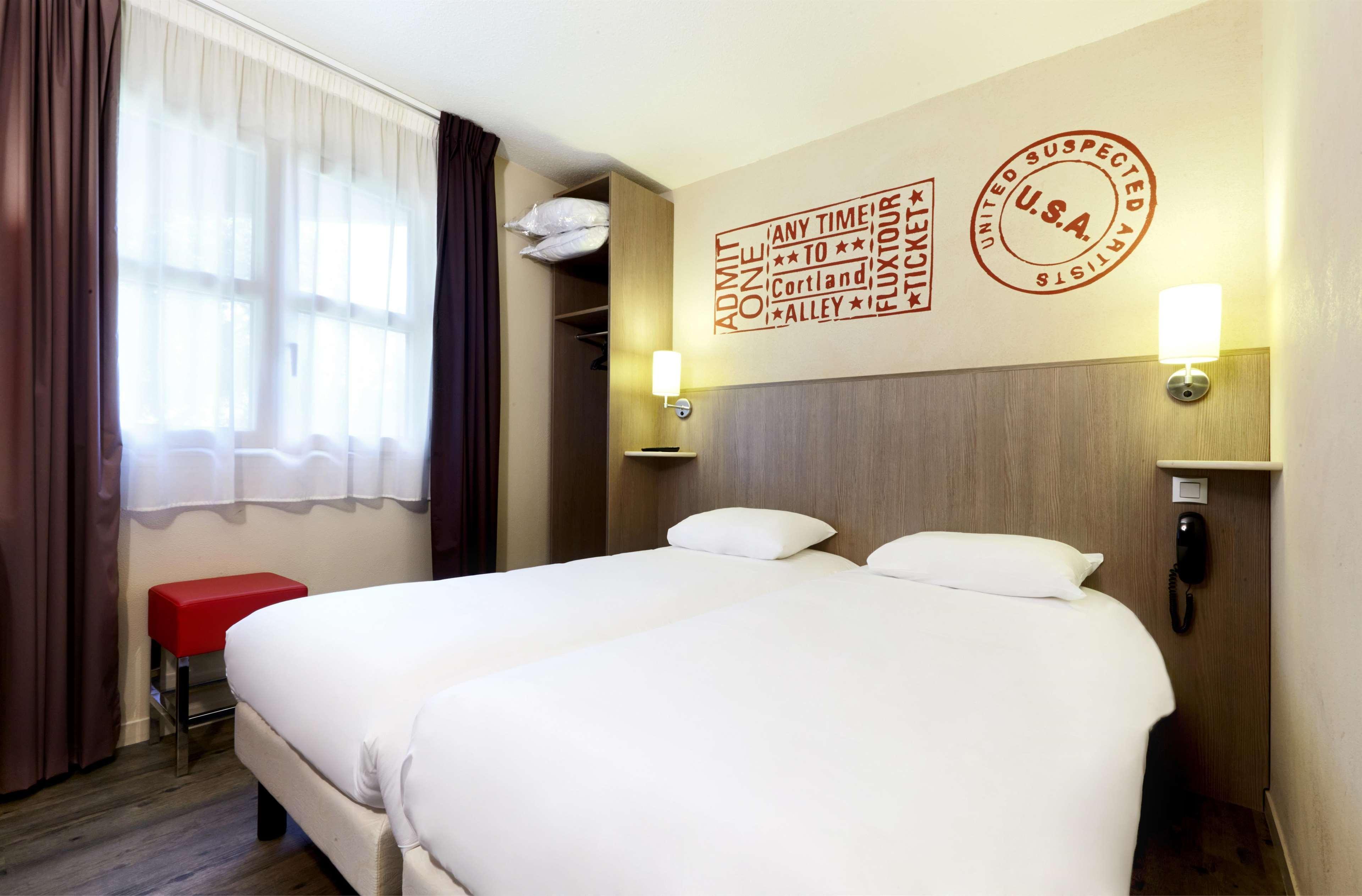 Brit Hotel Essentiel Cholet Kültér fotó