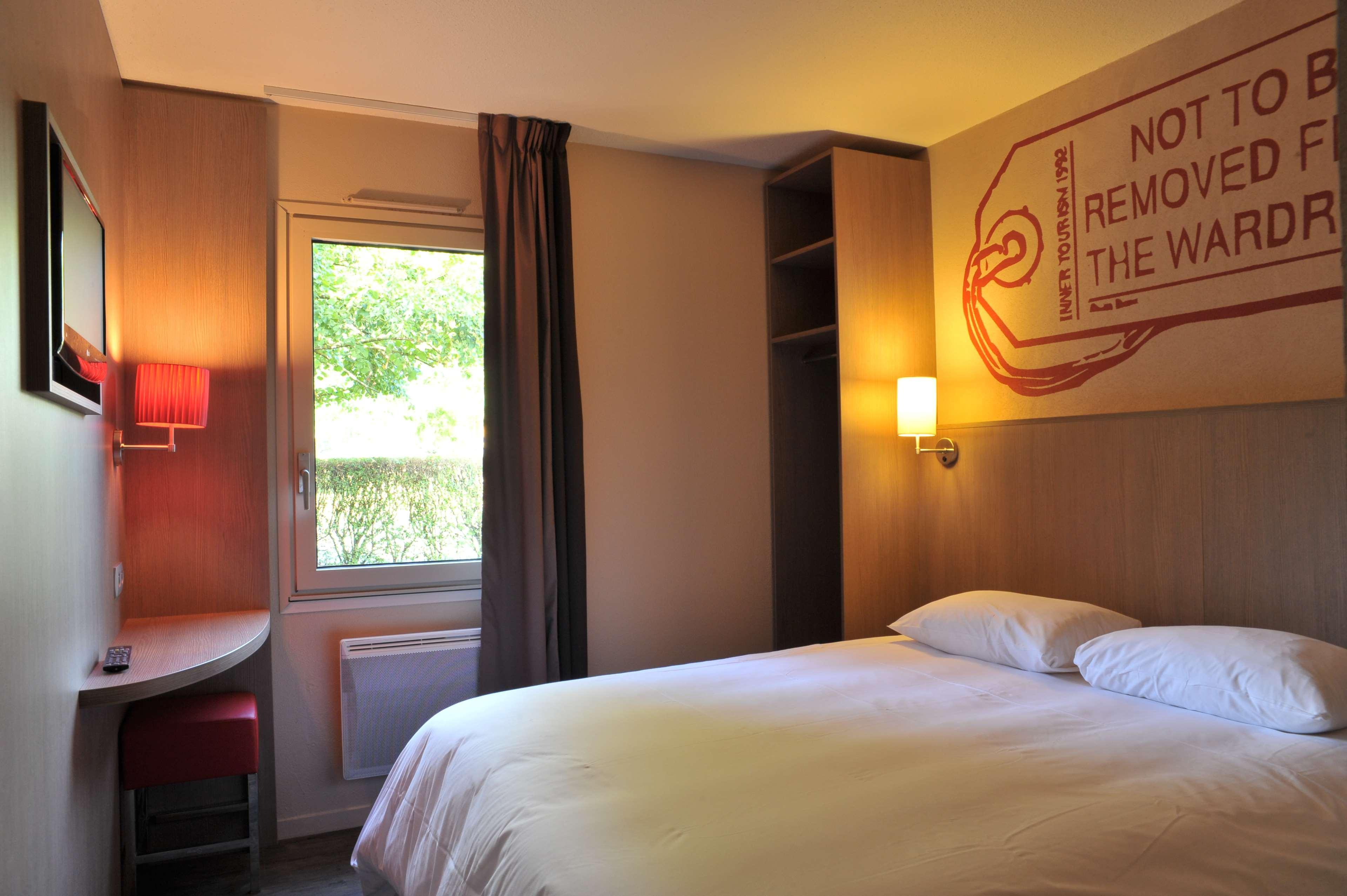 Brit Hotel Essentiel Cholet Kültér fotó