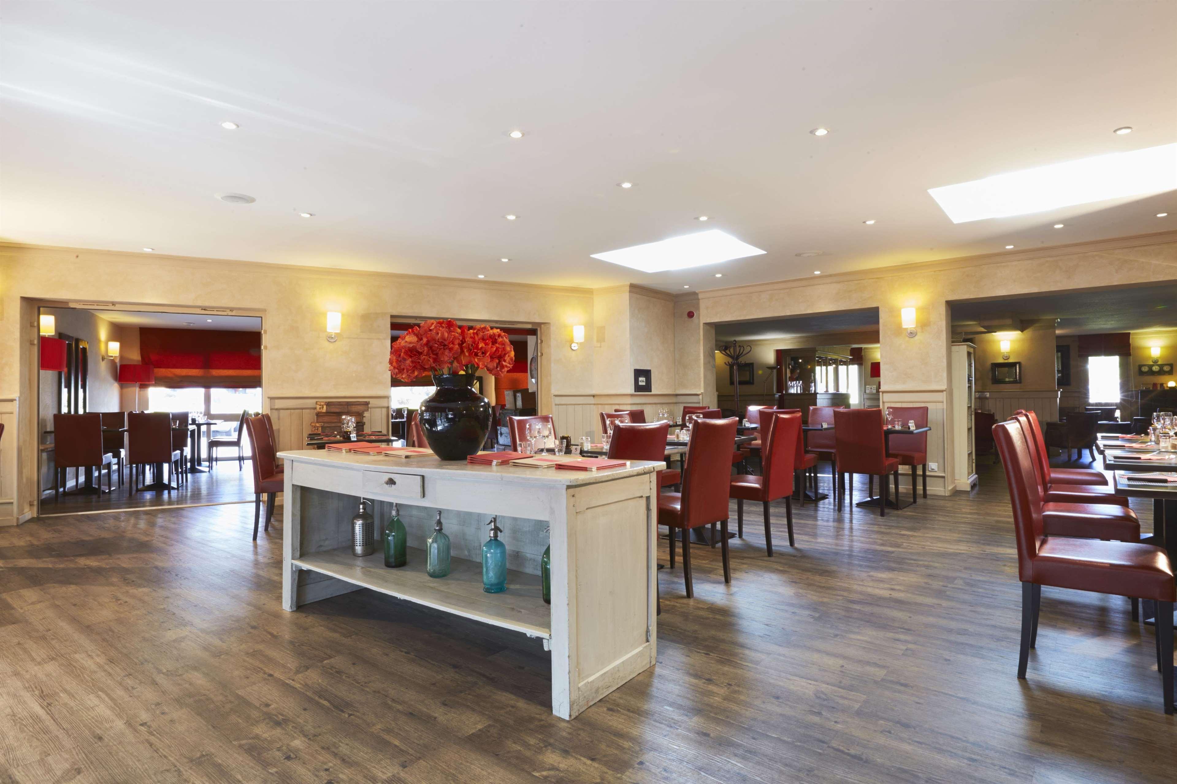 Brit Hotel Essentiel Cholet Kültér fotó