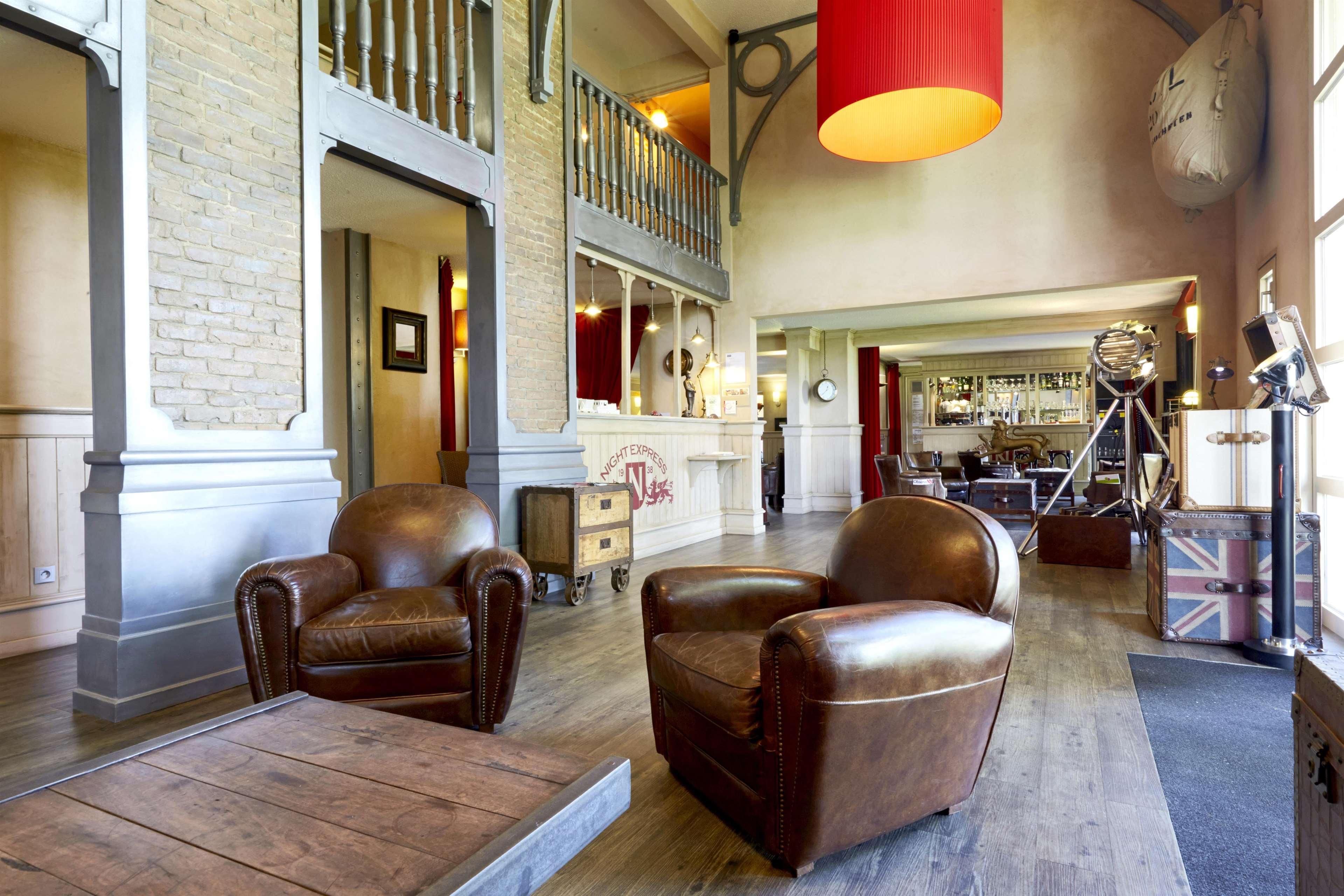 Brit Hotel Essentiel Cholet Kültér fotó