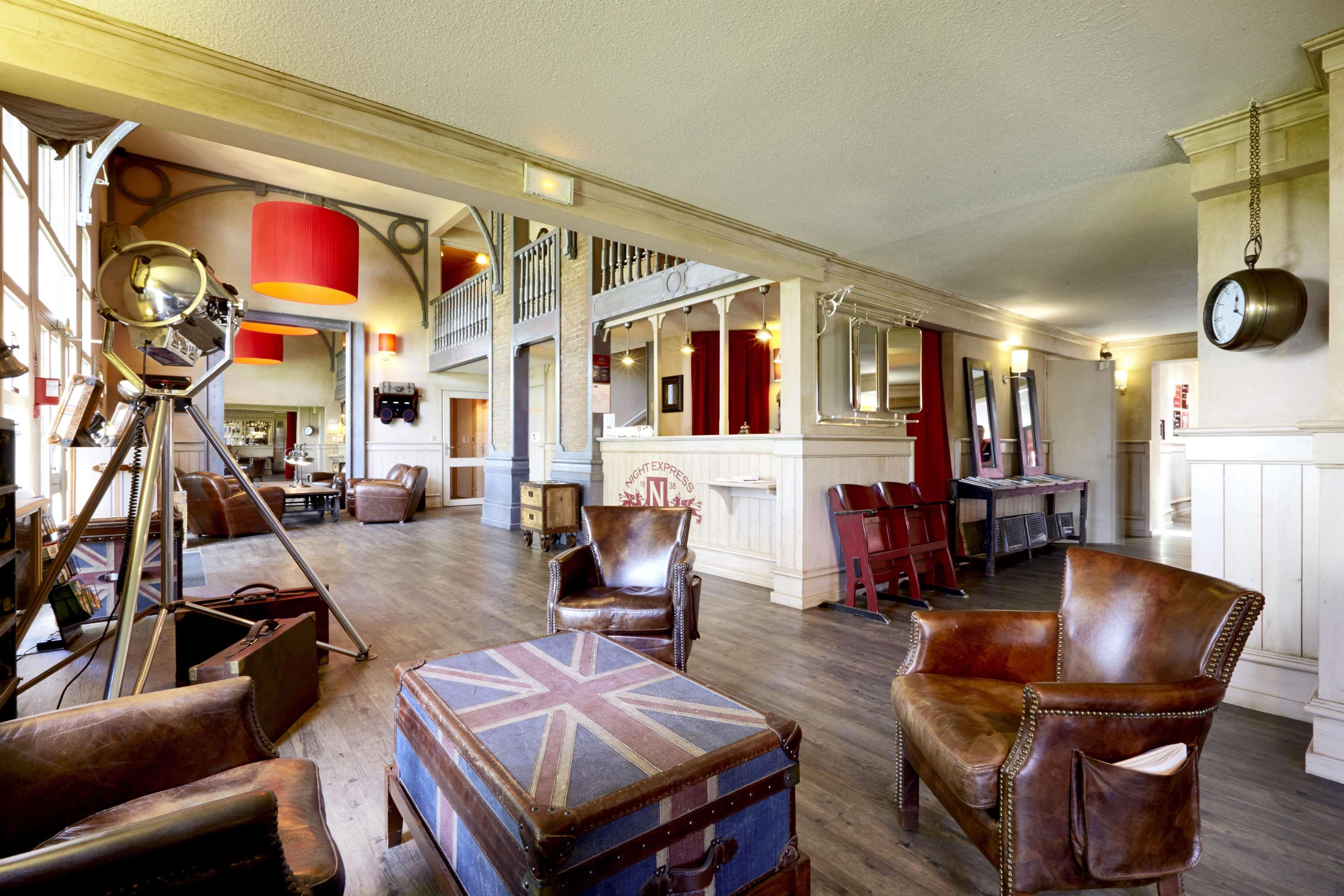 Brit Hotel Essentiel Cholet Kültér fotó