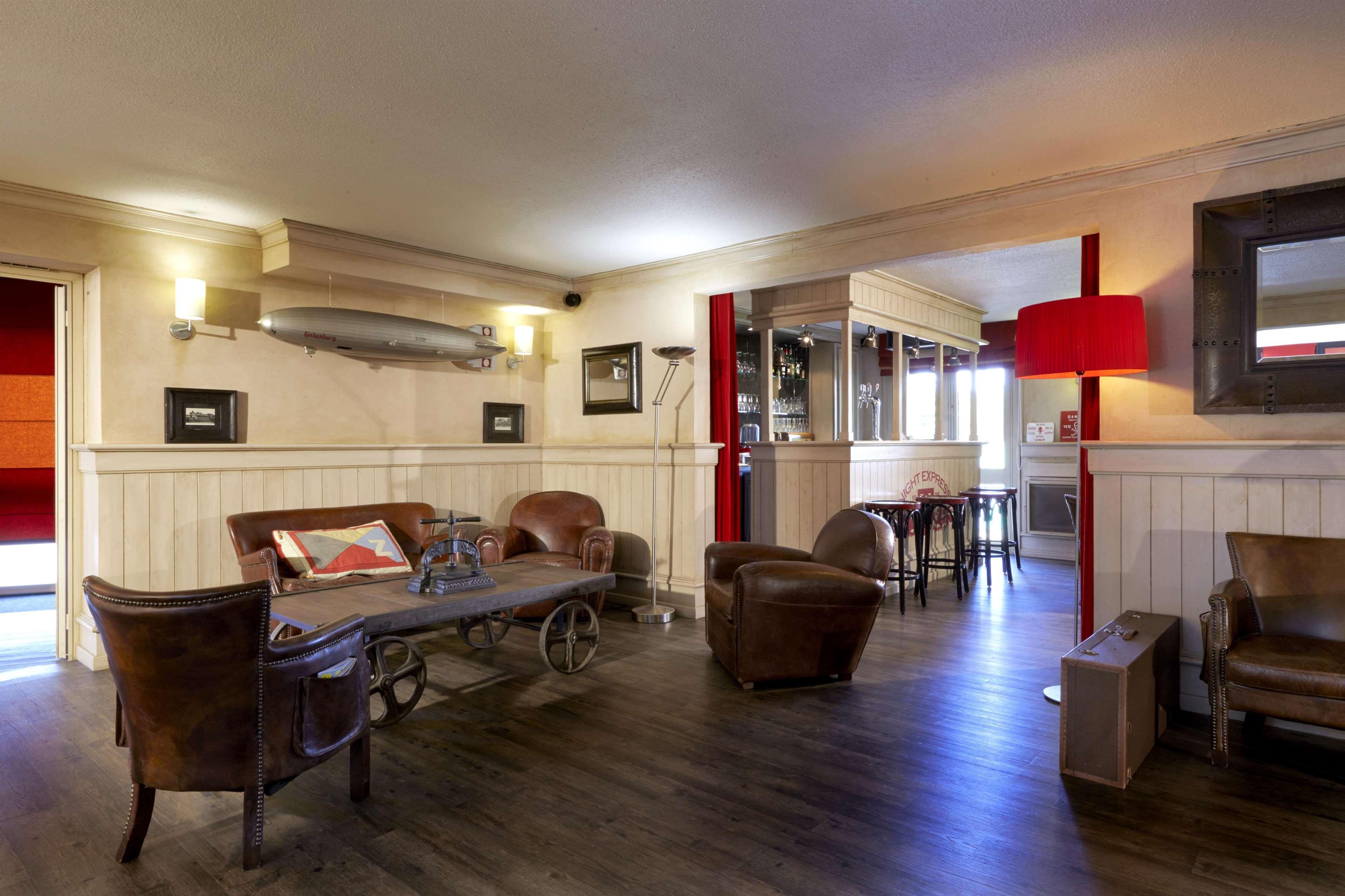 Brit Hotel Essentiel Cholet Kültér fotó