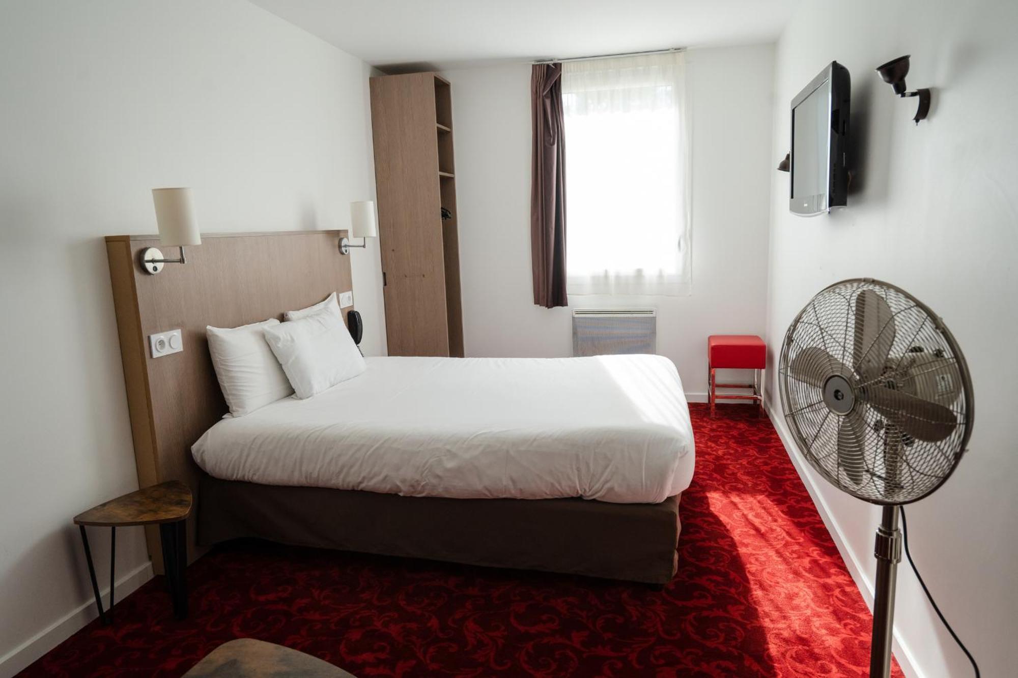 Brit Hotel Essentiel Cholet Kültér fotó