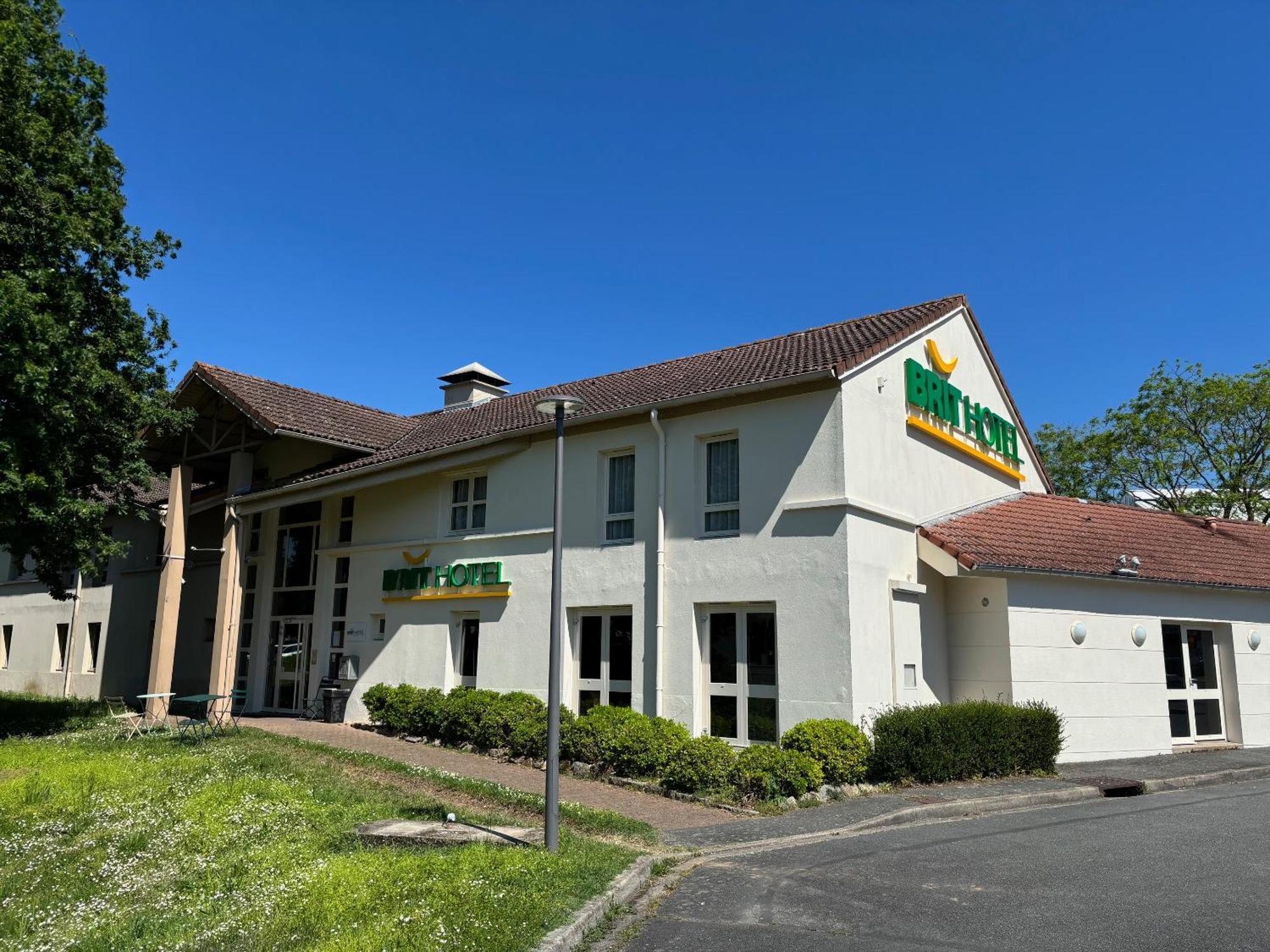 Brit Hotel Essentiel Cholet Kültér fotó